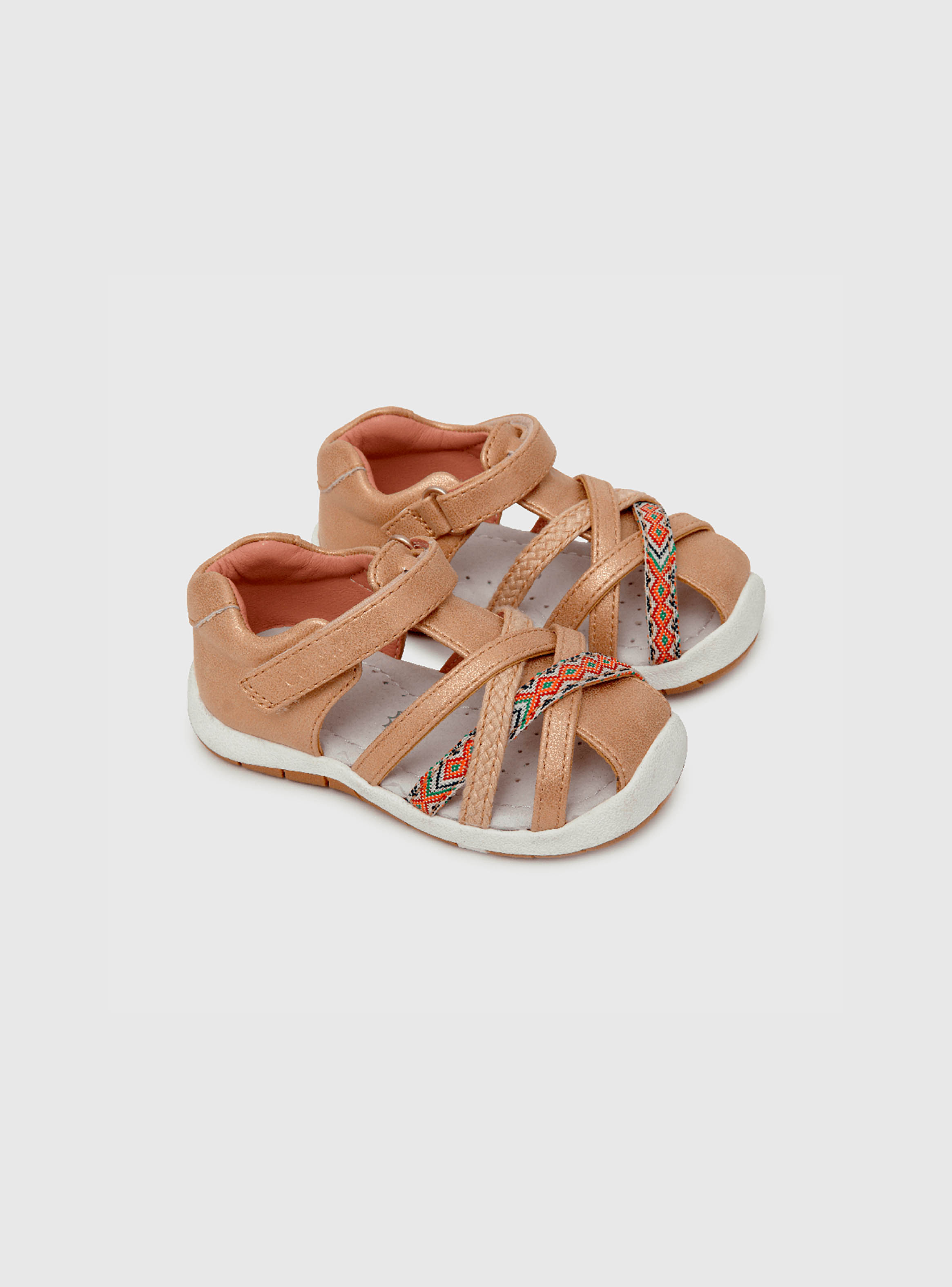 Sandalia de niña con velcro café (18 a 21)