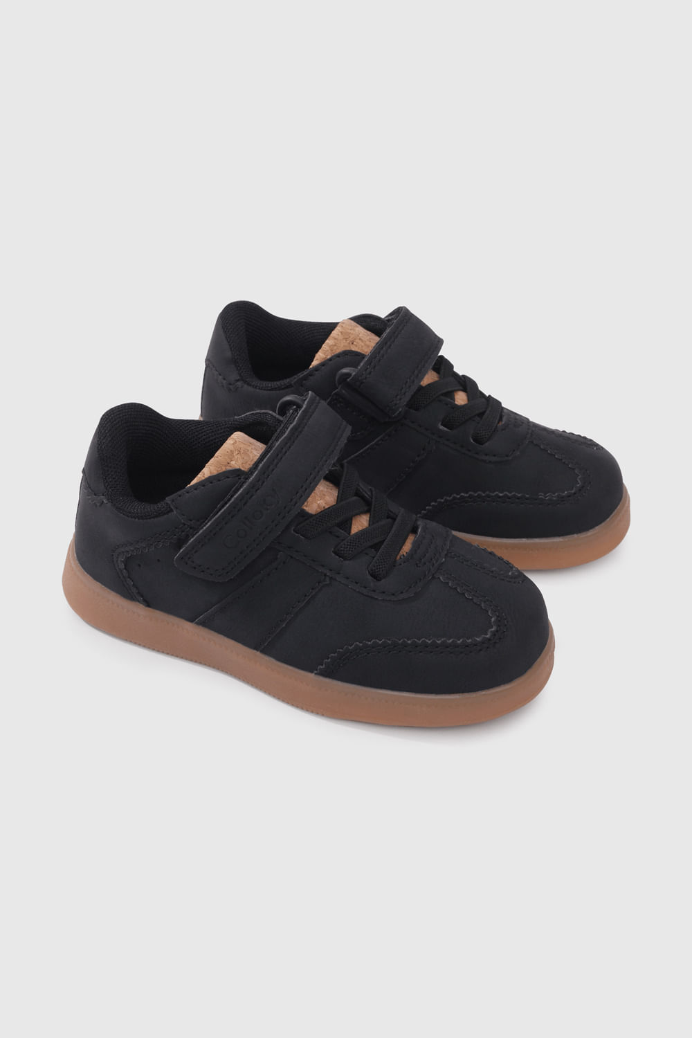Zapatilla Urbana Negra Lifestyle retro para caminante niña