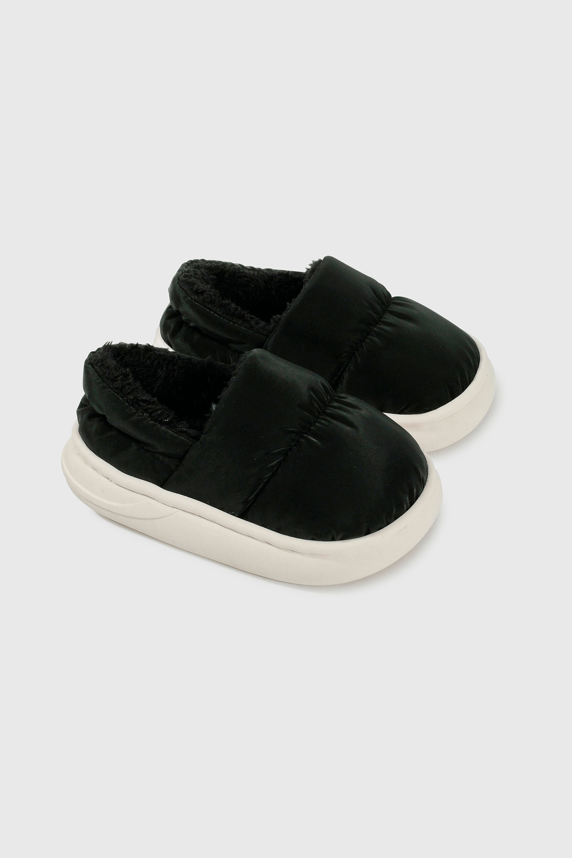 Pantufla Acolchada de Dormir forro Peludo Negra